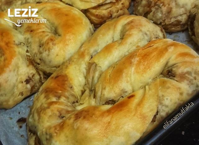 El Açması Kıymalı Börek