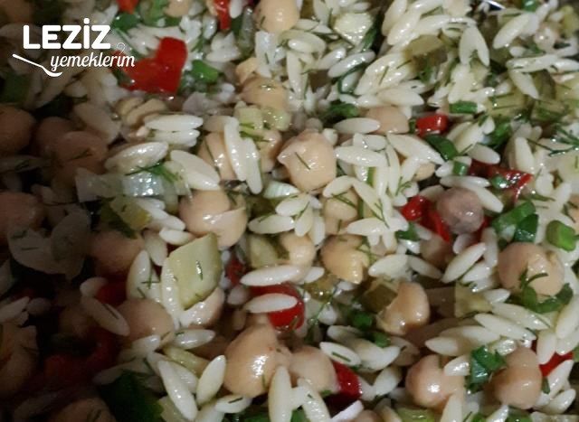 Nohutlu Şehriye Salatası