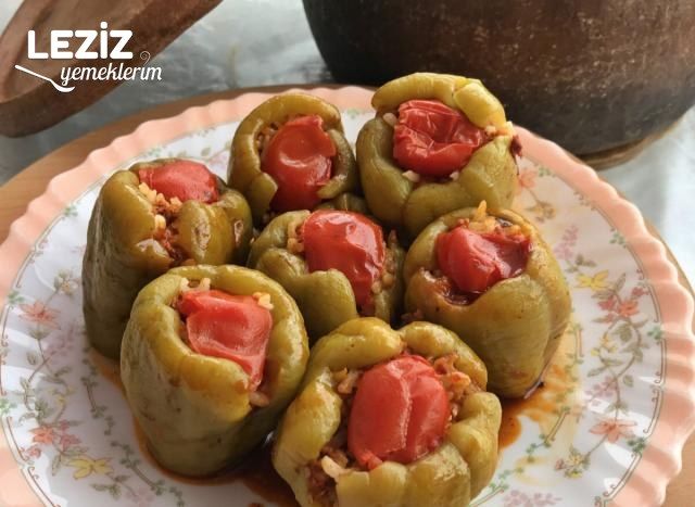 Güveçte Etli Biber Dolması