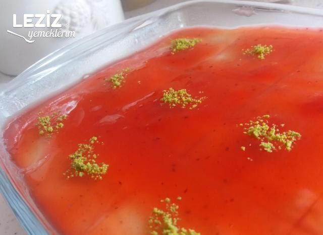 Meyve Soslu Sütlü İrmik Tatlısı